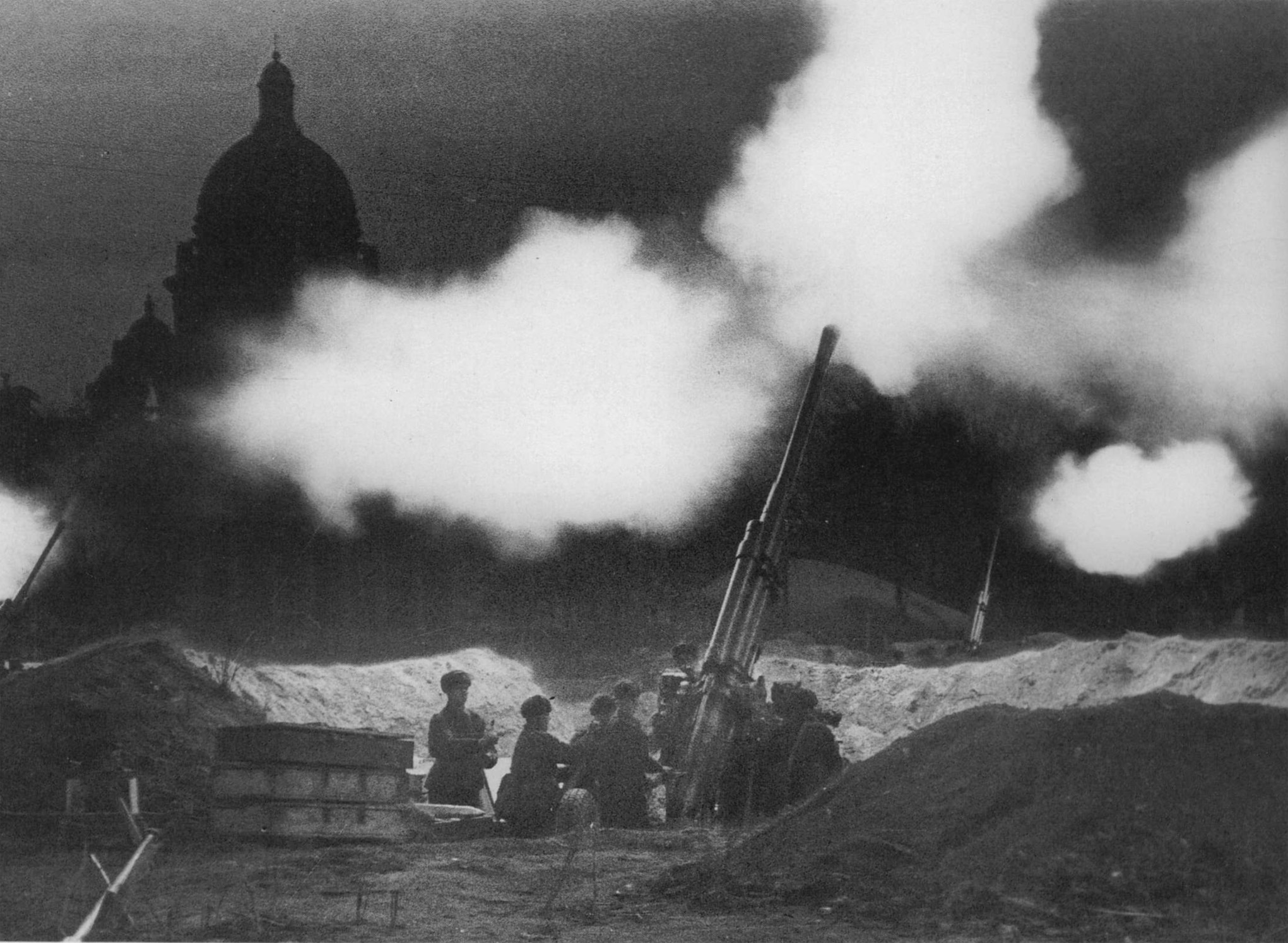 Siege of Leningrad, 1941 — historical photograph